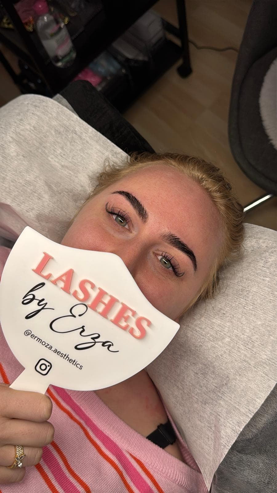 Lash and Brow Lifting - Beispiel einer Wimpernverlaengerung