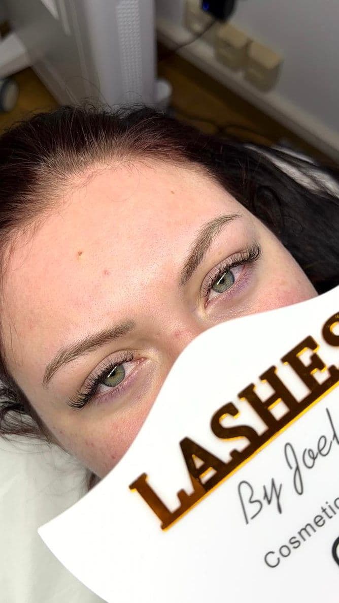 Volume Lashes - Beispiel einer Wimpernverlaengerung